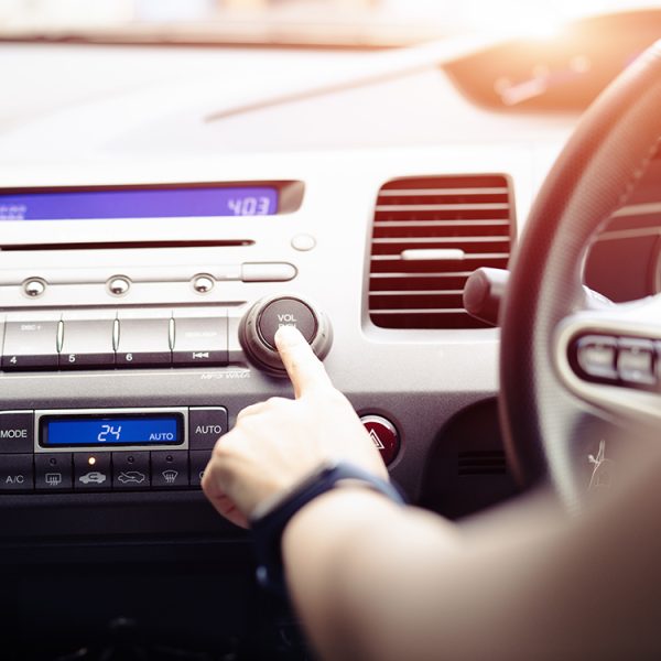 Spotify et YouTube Music deviennent plus clairs et pratiques sur Android Auto grâce à ce nouveau design