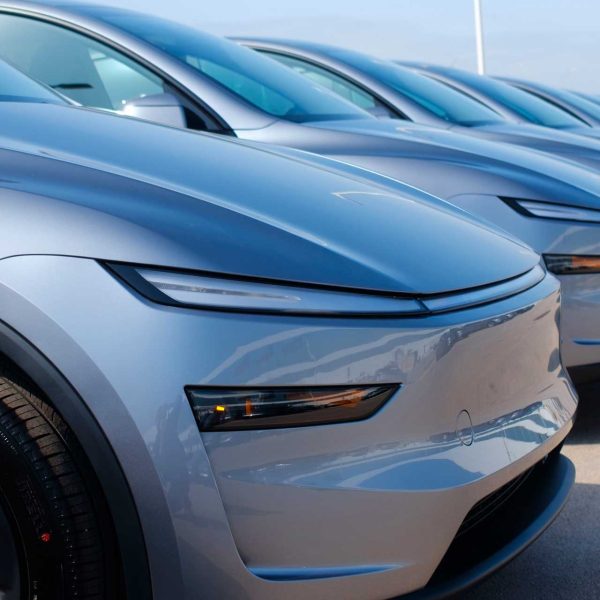 Le boom des voitures électriques continue… mais pas en France