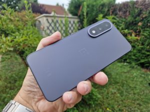 Test OnePlus Nord 5 : un smartphone de milieu de gamme qui coche presque toutes les cases
