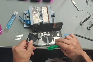 Comment sont reconditionnés les smartphones en France ? On a visité Reborn, le fournisseur de Darty, la Fnac et Boulanger