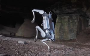 Ce chien robot court tellement vite qu’il brise une vitre en vidéo, et c’est loin d’être le plus impressionnant