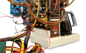 Coffeematic PC – Il refroidit son PC avec du café brûlant
