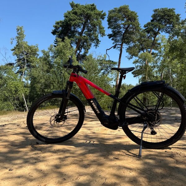 Test Trek Powerfly+4 : le VTT électrique qui voulait se faire passer pour un VTC