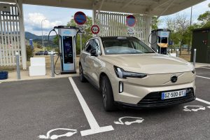 2000 km en Volvo EX90 : que vaut le SUV électrique 7 places sur un long trajet ?