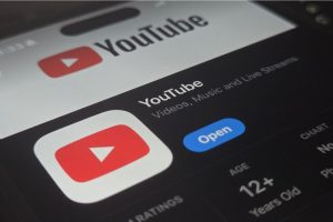 Quand YouTube améliore discrètement vos vidéos avec l’IA, sans votre autorisation