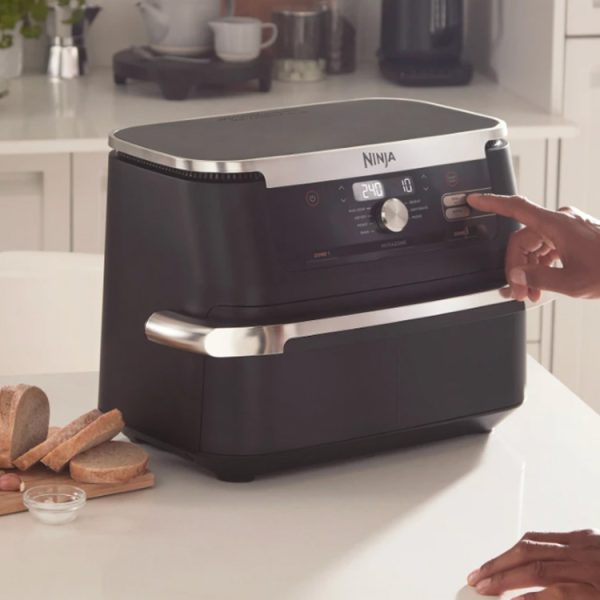 L’airfryer Ninja Foodi Flex d’une capacité de 10,4L est de retour à prix cassé avec les maniques et le tablier offerts !
