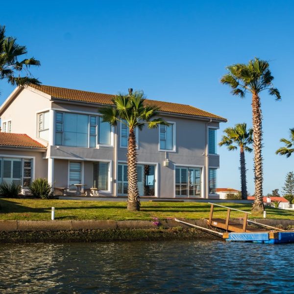 Arnaque à la location de vacances : une famille paie 1400 euros, fait 10 h de route et trouve porte close