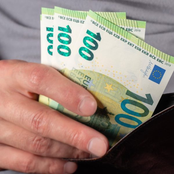 Fortuneo est gratuite, et elle vous lâche 250€ et une Gold pour ouvrir un compte