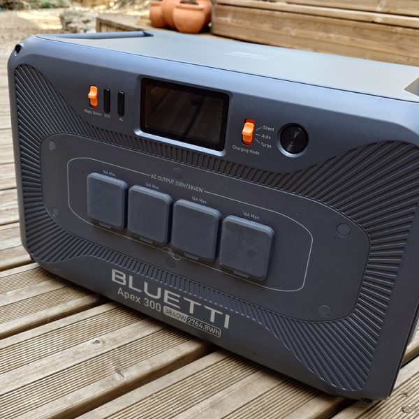 Test Bluetti Apex 300 : une géante modulaire quasi parfaite