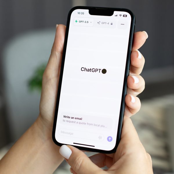 ChatGPT peut désormais lire vos emails avec votre accord, mais il faut passer à la caisse