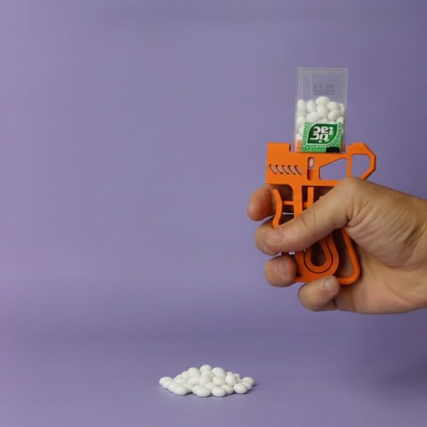 Ce distributeur de Tic Tac imprimé en 3D transforme vos bonbons en projectiles