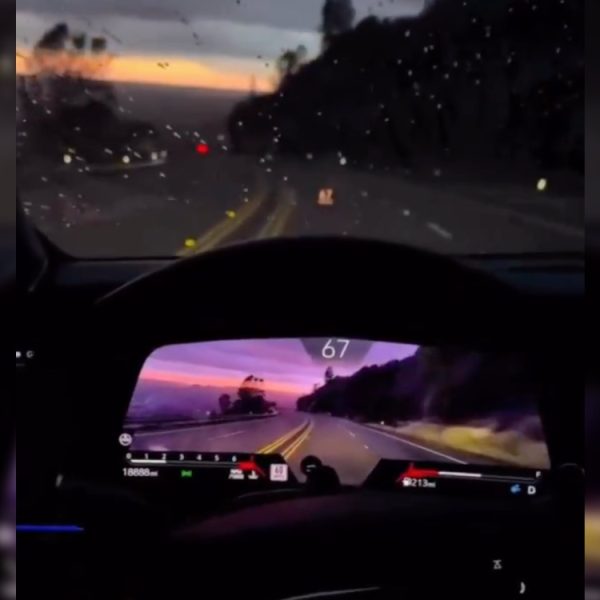 Pourquoi regarder la route quand un écran de 55 pouces le fait pour vous ? Cette vidéo a la réponse