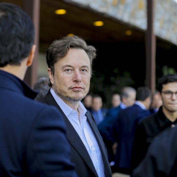 Elon Musk a menti sur la conduite autonome, cette conversation privée le prouve