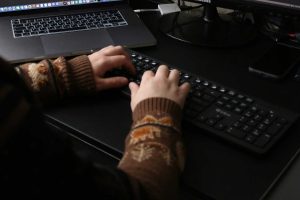 Un mystérieux hacker se fait pirater 9 Go de secrets d’État… et son identité intrigue