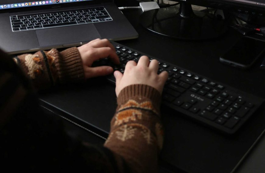 Un mystérieux hacker se fait pirater 9 Go de secrets d’État… et son identité intrigue
