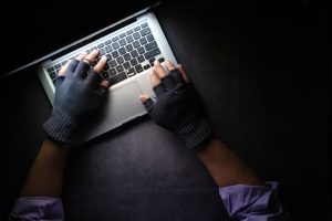 1209 cybercriminels arrêtés : la police fait tomber une armée d’escrocs africains