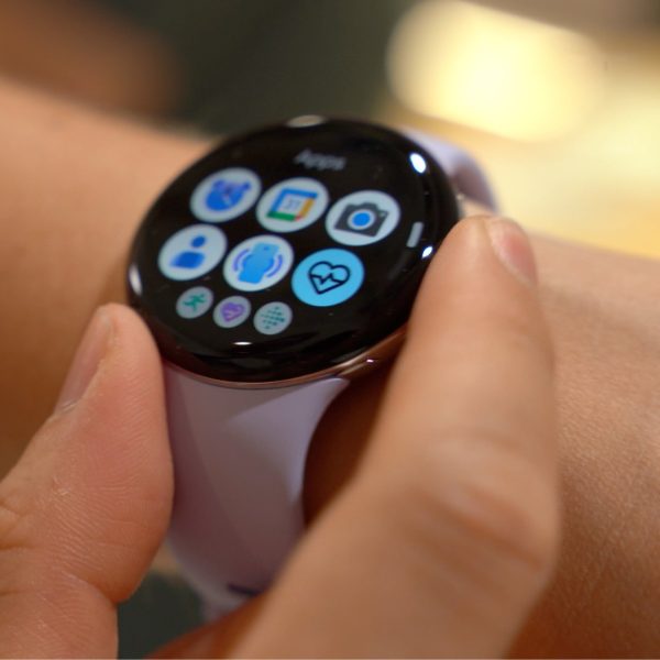 La nouvelle puce de Qualcomm pour la Pixel Watch 4 active les messages d’urgence par satellite