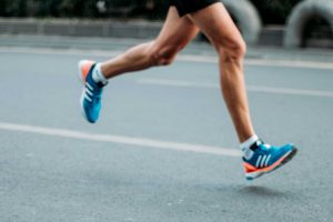 Strava : il bat un record avec un exosquelette, la communauté crie à la triche