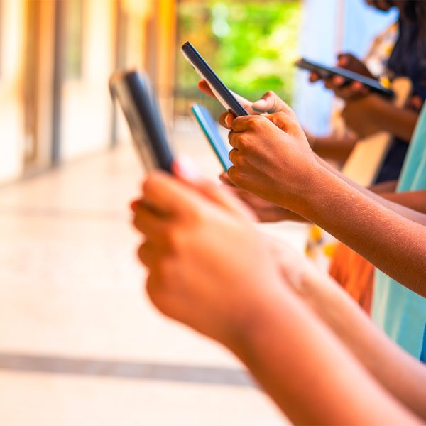 A l’approche de la rentrée scolaire, voici comment transformer son smartphone en compagnon d’études