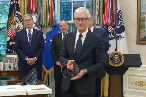 Relocalisez ou payez : Trump taxe les puces à 100 %