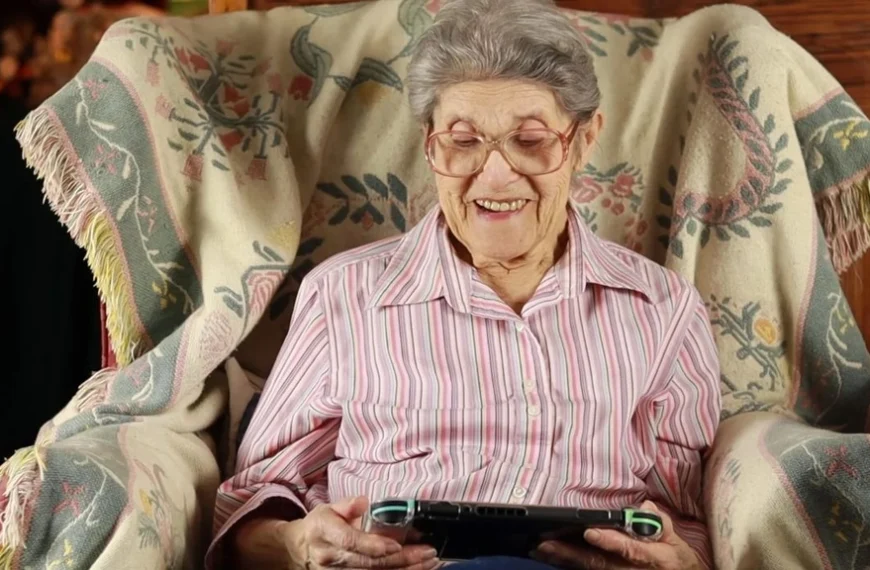Plus de 3 580 heures sur ce jeu vidéo, cette grand-mère est une vraie fan !