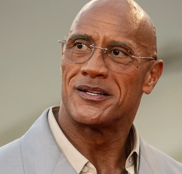 Dwayne Johnson est méconnaissable : The Rock a perdu 30 kilos pour incarner un personnage de 70 ans dans son prochain film !