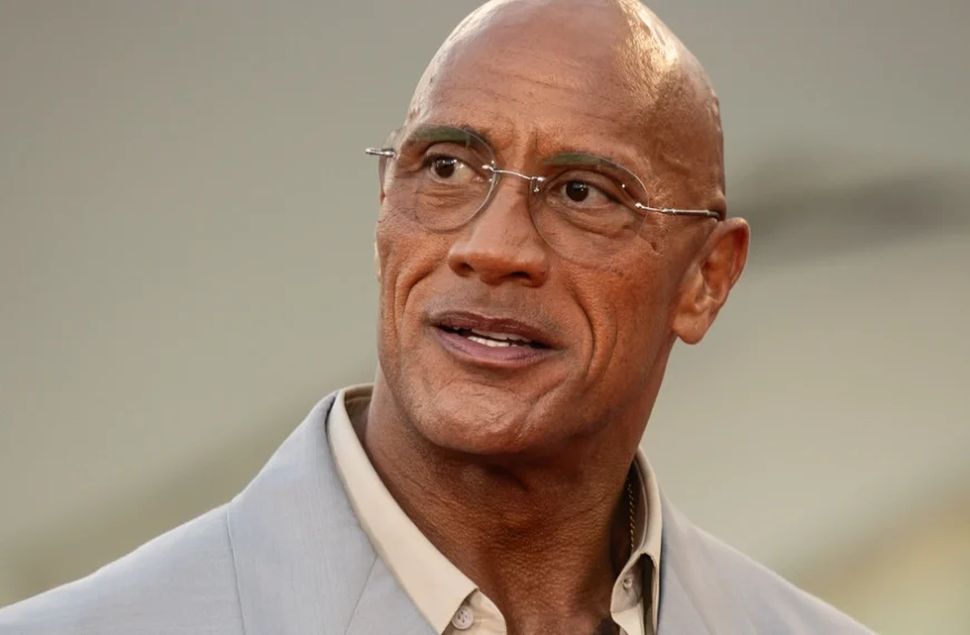 Dwayne Johnson est méconnaissable : The Rock a perdu 30 kilos pour incarner un personnage de 70 ans dans son prochain film !