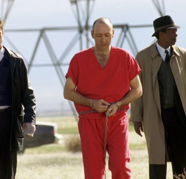 Il y a 30 ans, ce film culte avec Brad Pitt et Morgan Freeman bouleversait tout le monde avec sa fin brutale