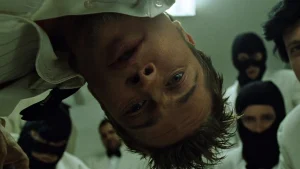 Brad Pitt s'est vraiment fait cogner sur le tournage de ce film culte. Le réalisateur l'a surpris à la dernière minute