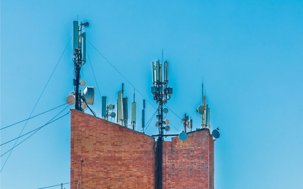 Ces escrocs utilisent de faux relais mobiles pour envoyer des milliers de SMS piégés