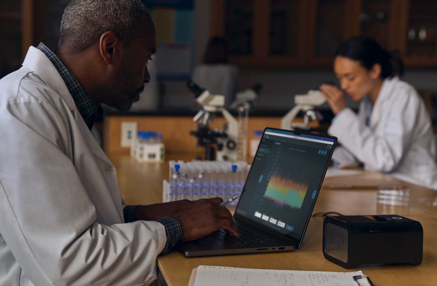 Apple lancerait bientôt un MacBook Pro avec écran OLED et tactile, une menace pour l’iPad Pro ?