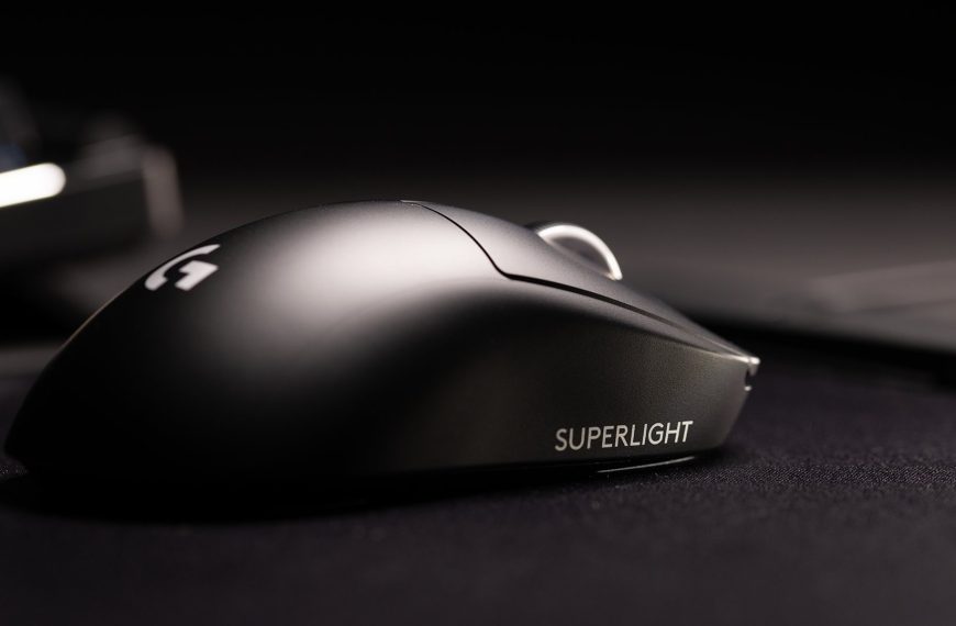 Logitech présente sa nouvelle souris Esport PRO X Superlight 2c et dévoile sa prochaine grosse révolution gaming
