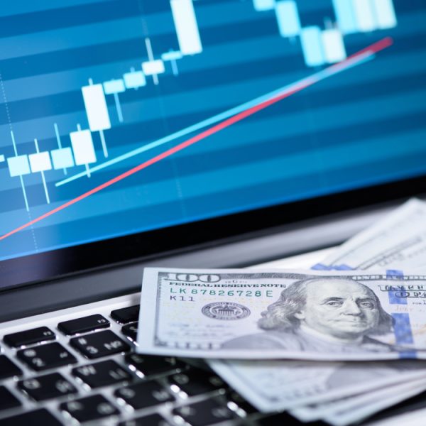 Utiliser ChatGPT pour investir en Bourse ? Les experts tirent la sonnette d’alarme