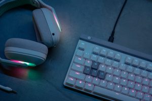 Logitech dévoile un nouveau casque gaming et son premier clavier mécanique avec commandes analogiques