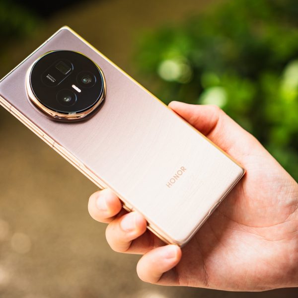 Honor Magic V5 : le smartphone pliant s’offre un lancement record en France