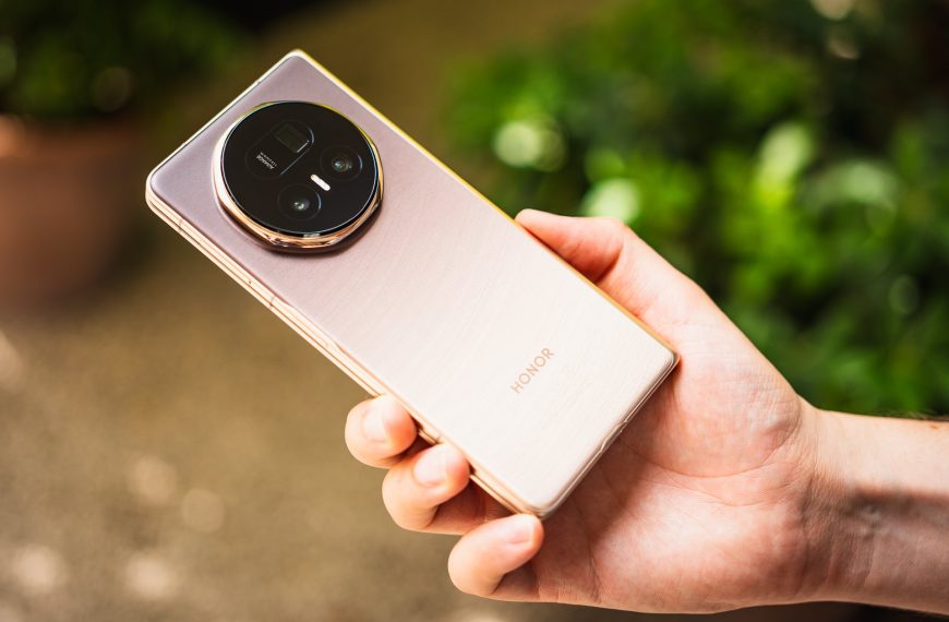 Honor Magic V5 : le smartphone pliant s’offre un lancement record en France