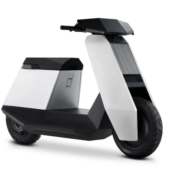 Ce scooter électrique aux allures de Cybertruck arrive en Europe avec des accessoires étonnants