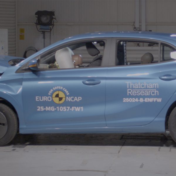 N’achetez surtout pas cette voiture hybride ! Les derniers crash-tests font froid dans le dos