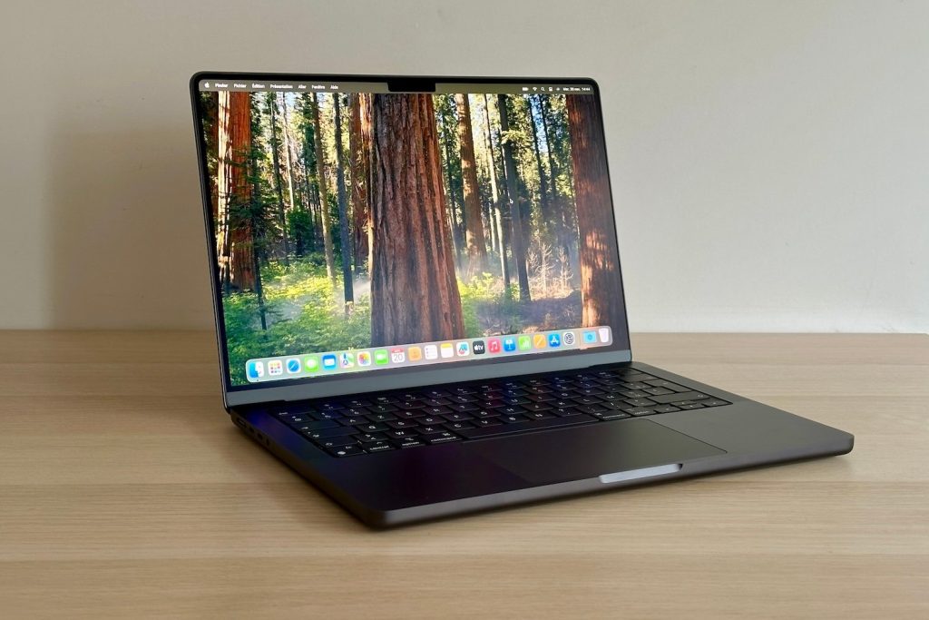Un écran tactile OLED pour les MacBook Pro de 2026, ça se précise