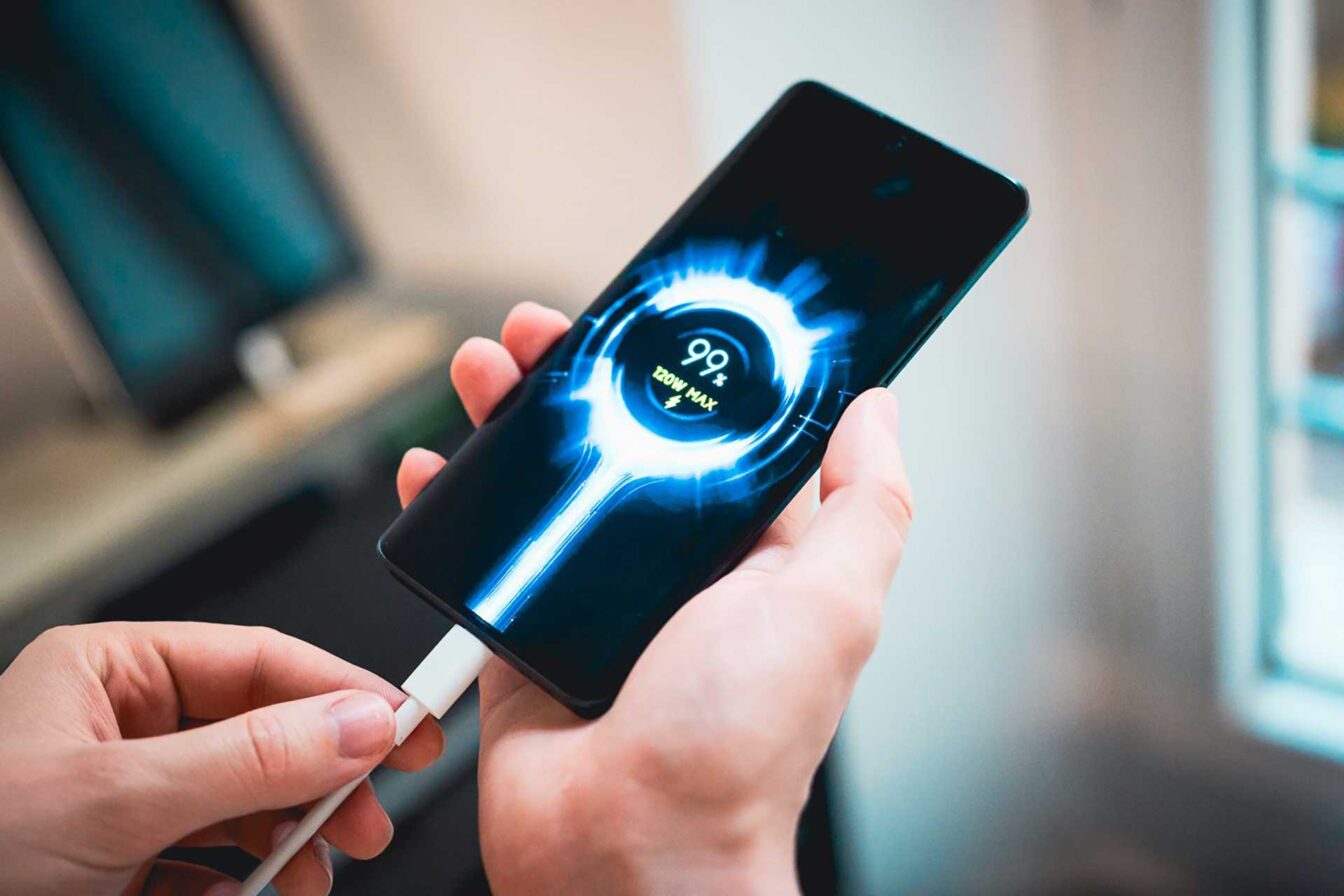 Charge rapide universelle 100 W sur Android : ça change quoi pour vous ?