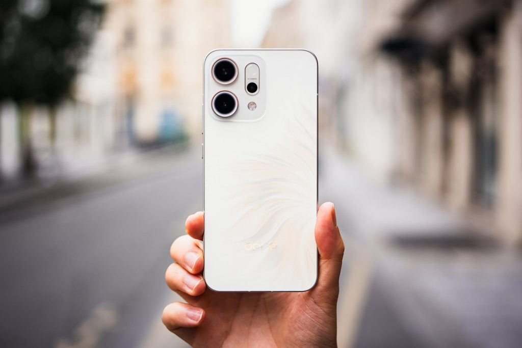 Test Oppo Reno 14 : le smartphone qui bouscule le milieu de gamme ?