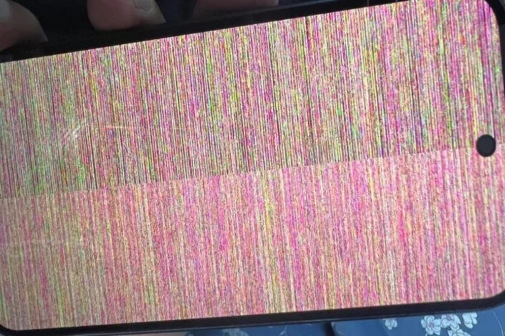 Google a trouvé la solution pour son problème de neige électronique des écrans du Pixel 10