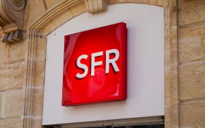 Tiens, tiens, SFR fait la promotion de l’eSIM… à quelques heures du lancement de l’iPhone 17