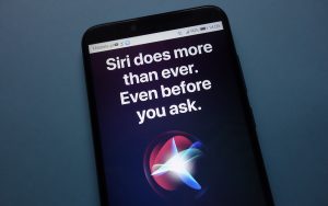 Apple poursuivi pour violations de brevets : Siri et son clavier virtuel sont visés