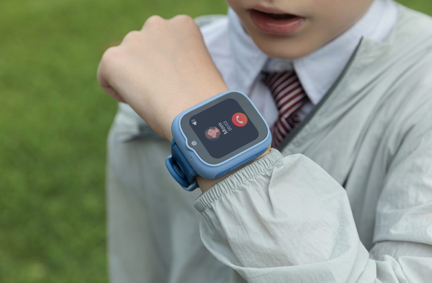 IFA 2025 : TCL lance une montre et un smartphone adaptés aux enfants, un pari qui pourrait payer au long terme