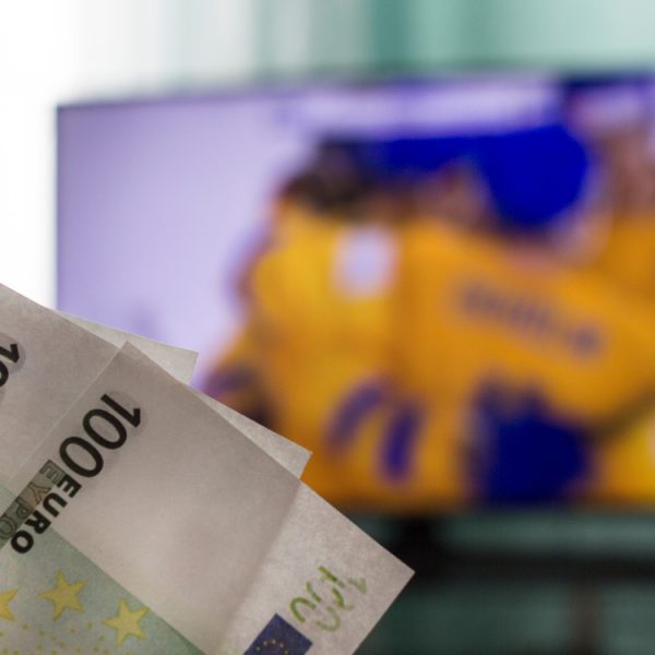 Vous faire payer quand vous mettez la TV en pause, voilà la nouvelle idée des ayants droit
