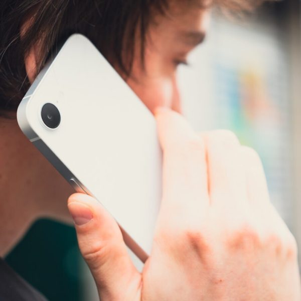 Oups, la FCC publie par erreur les schémas techniques confidentiels de l’iPhone 16e