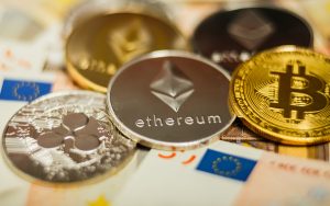 Une fraude aux cryptomonnaies de plus de 100 millions d’euros démantelée en Europe, des victimes en France