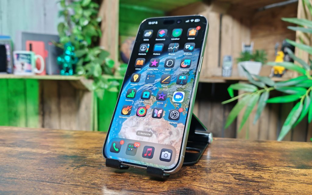 Deux ans avec l’iPhone 15 Pro Max dans la poche, le bilan est bon mais…