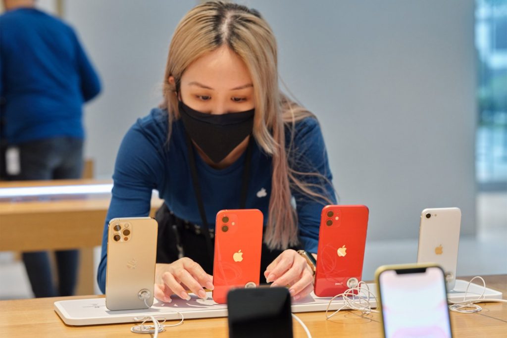 Trop d’ondes dans l’iPhone 12 : après la France, Apple devra étendre la mise à jour DAS dans toute l’Europe